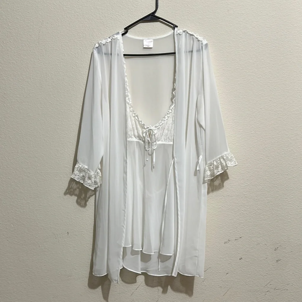 White Sheer Lace Trim Robe &‎ gown / Box 50